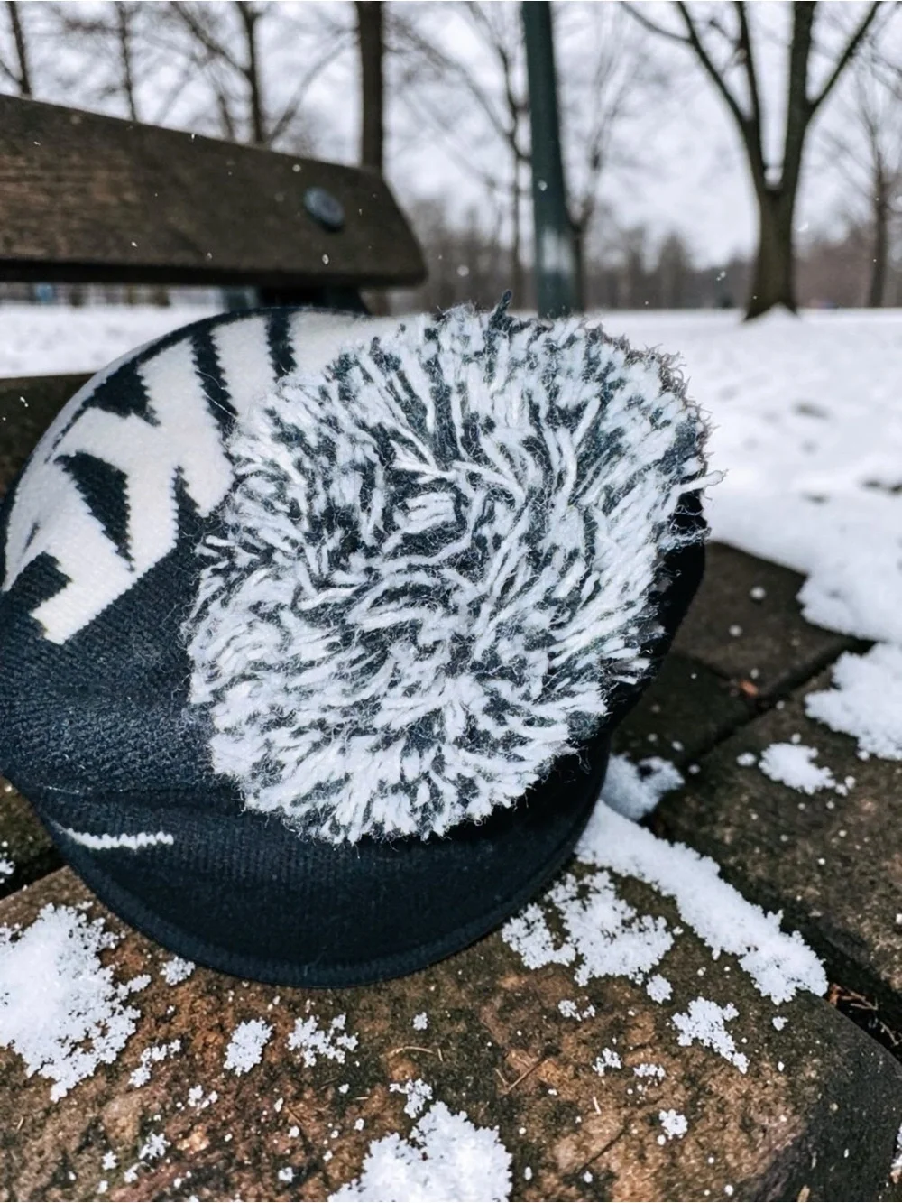 Nike Beanie With Pom Black/White Child One Size Swoosh Logo Outdoor